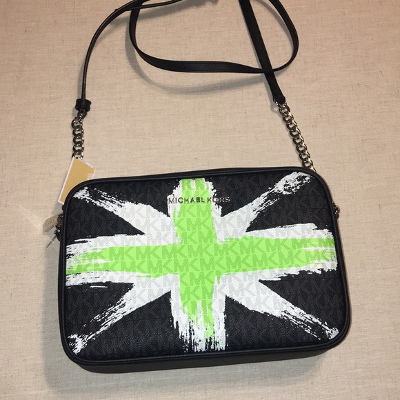 Michael Kors Handbags - Michael Kors London Crossbody
